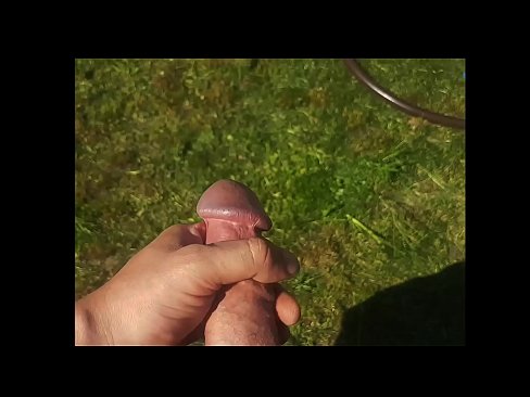 ❤️ Hottie si fa scopare a figa rosa è cums cun un squirt in un giardinu d'estate ️❌ Video anale à co.doujin-sexy.ru ❌️