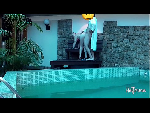 ❤️ Boss invita a cameriera à a piscina, ma ùn pudia resiste à un caldu ️❌ Video anale à co.doujin-sexy.ru ❌️