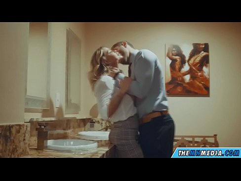 ❤️ Quandu una bionda tettona ti seduce in un bagnu publicu ️❌ Video anale à co.doujin-sexy.ru ❌️